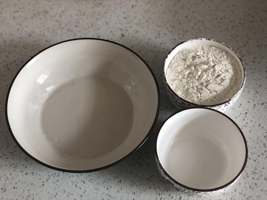 一碗面粉六碗清水教你自制凉粉,一碗面粉五碗清水教你自制凉粉