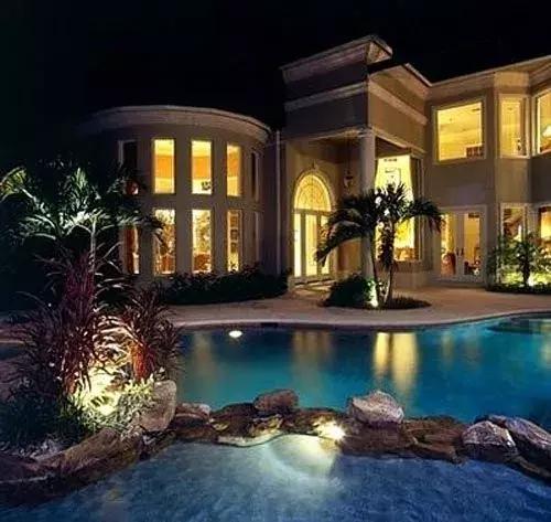 梅西到底有多少钱买了多少套房,梅西一个月工资多少钱