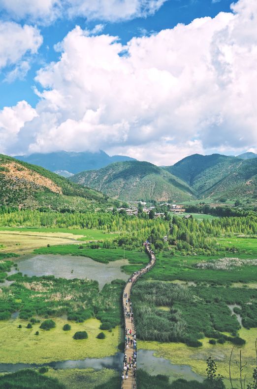 驻足眼前美景,泸沽湖的静谧之美
