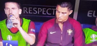 C罗为献血不纹身，150万卖了金靴，他踢球厉害！其实做公益也无敌