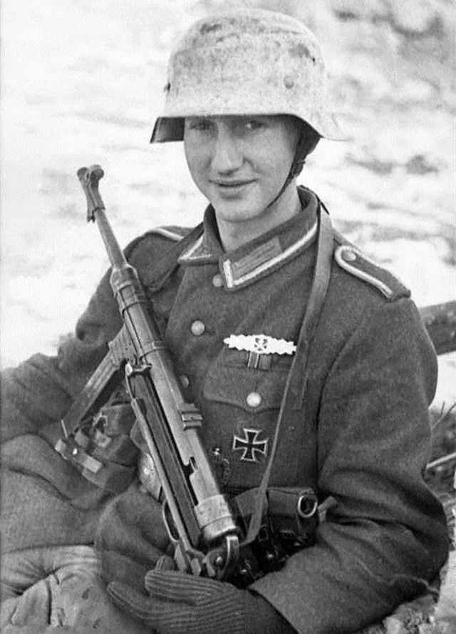 mp40冲锋枪和波波沙谁精度高,mp40冲锋枪vs波波沙冲锋枪