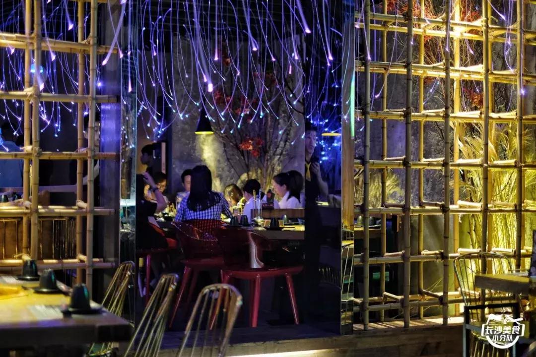 情怀总被烂梗消费,网红串串店长沙