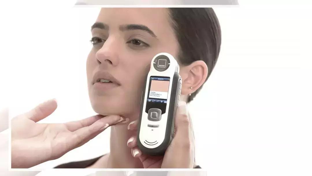 外国女的加油站视频,法国丝芙兰美女