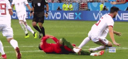 梅西也做过c罗的动作吗,梅西不满裁判判罚称var未起作用