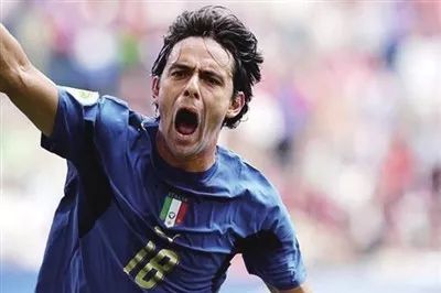 世界杯踢响，你还记得那个说“足球是朋友”的少年吗？