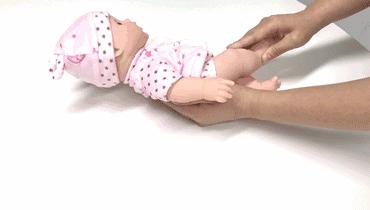 如何帮助宝宝练习翻身视频,怎样帮助宝宝学翻身