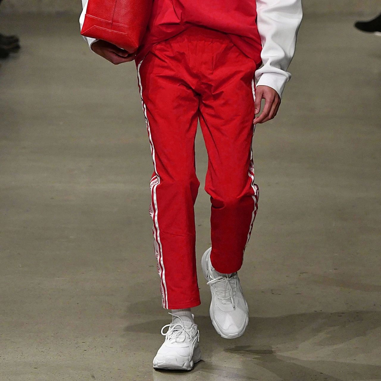 国潮崛起李宁的逆袭之路,国潮李宁的巅峰和衰落