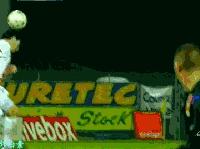 c罗在比赛中踢落叶球和电梯球,电梯球香蕉球落叶球哪个更容易