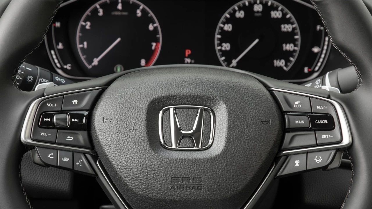 全新本田雅阁对比阿特兹！20万运动中型车该如何选择？