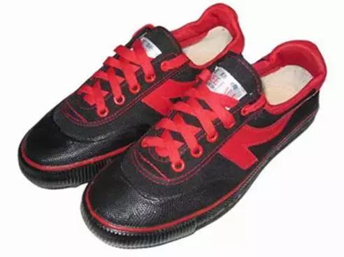 中国和c罗踢足球,中国足球与c罗之间的比赛