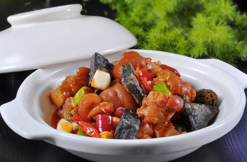 梅西竟是梅菜西兰花？C罗谐音“吸螺”！国足这道菜简直黑暗料理