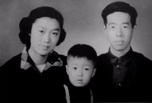 从清华男神沦为废人，三次自杀后，他活成了中国的“救赎之神”！