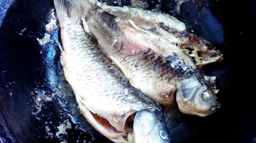 煎鱼很粘锅这是一个很头疼的问题，加一个步骤就能解决问题