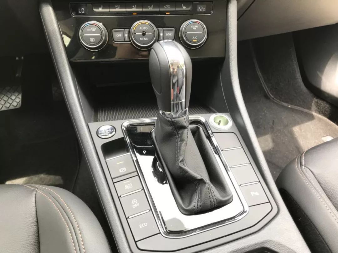 大众朗逸和宝来哪个更值得买,10万左右大众宝来和朗逸推荐哪款