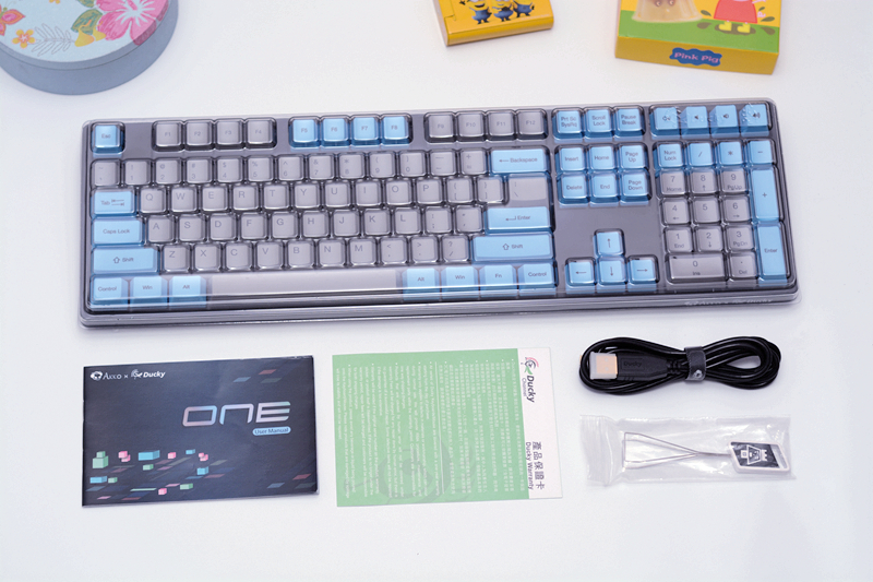 pbt机械键盘彩色背光蓝白键帽,pbt键帽的机械键盘推荐