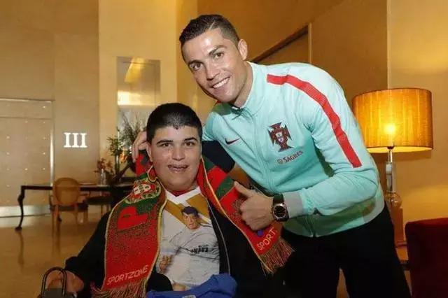 盘点c罗不留纹身暖心瞬间,c罗不纹身的真正原因