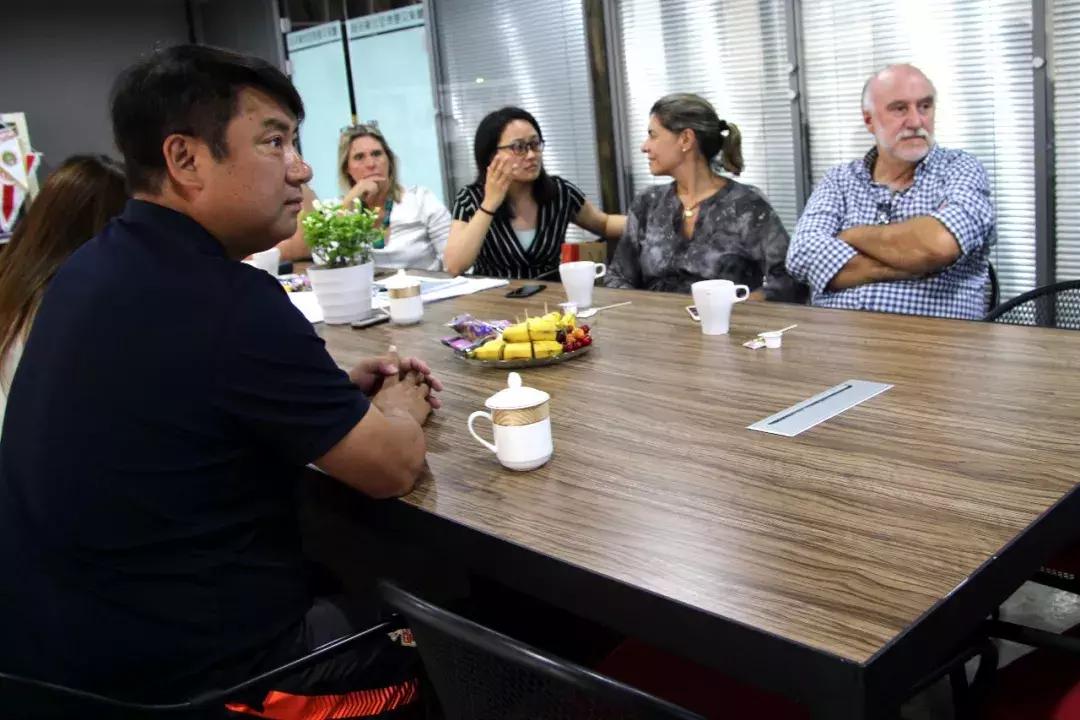 乌拉圭拉瓦耶哈省长考察皇家贝里斯足球俱乐部！