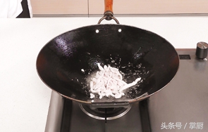 凉菜芥末黄瓜凉皮,黄瓜拌凉皮放什么调料