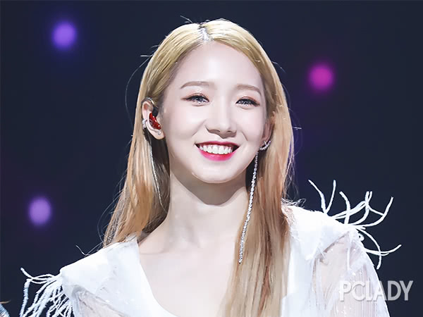 学会101小姐姐的亮片妆，稳站PARTYC位！