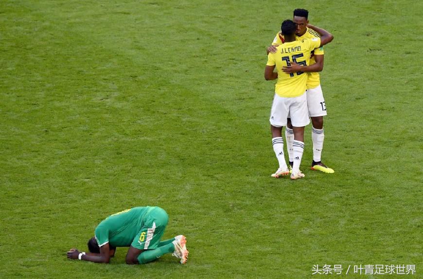 世界杯漫天嘘声！连裁判都难以忍受，球迷又成了受害者