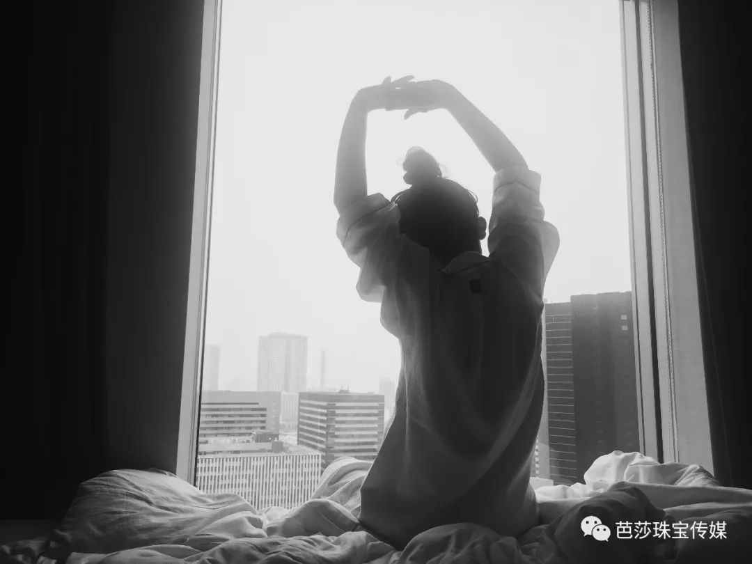 朴信惠的珠宝箱｜朴姐姐出游日本，珠宝盒里都装了哪些扮靓装备？