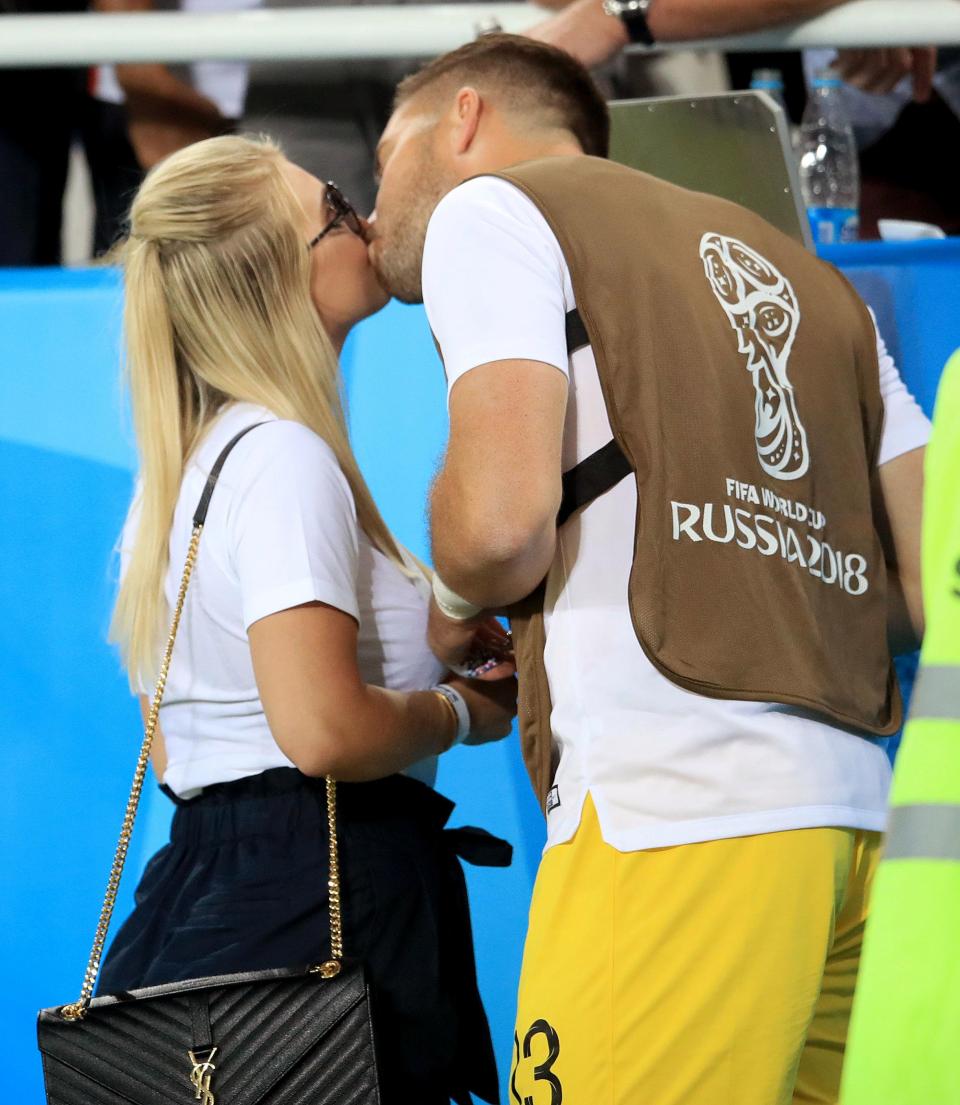 英格兰球队取消禁欲令脚步浮浮踢不起球，瓦尔迪太太C位开杀