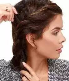 中分烫发怎样扎头发简单好看,烫发后怎么扎好看视频