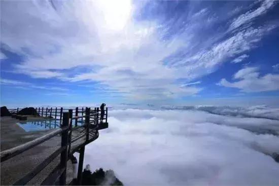 郑州附近有玻璃栈道的地方,郑州玻璃栈道景区有哪些好玩的