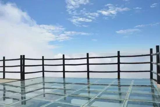 郑州附近有玻璃栈道的地方,郑州玻璃栈道景区有哪些好玩的