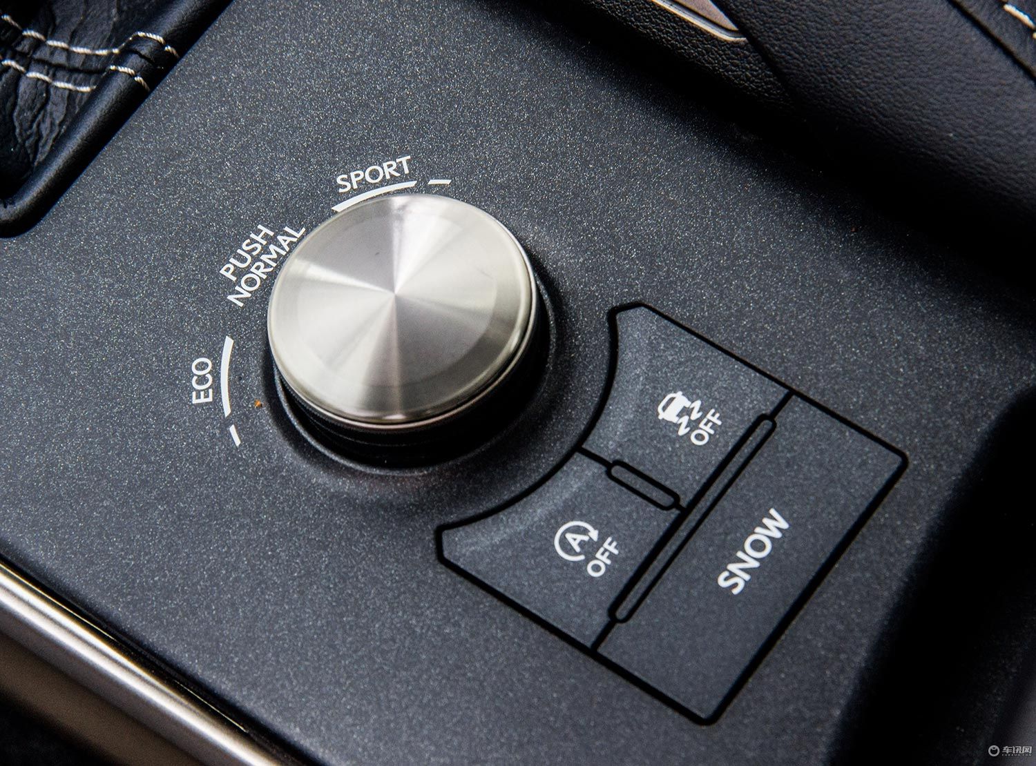 这款高颜值轿车不只男人喜欢女孩看了也瞬间心动实拍雷克萨斯IS