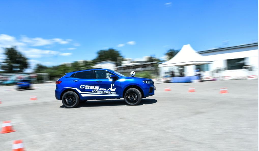 开车去踢足球,踢足球比赛c罗