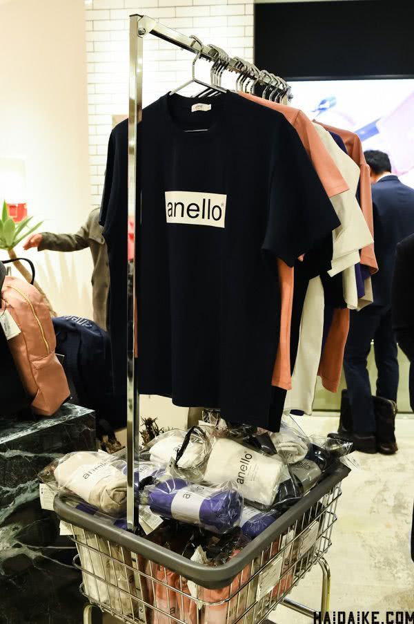 日本的袋子品牌“Anello”大阪旗舰店买“喉舌帆布背包”限量款