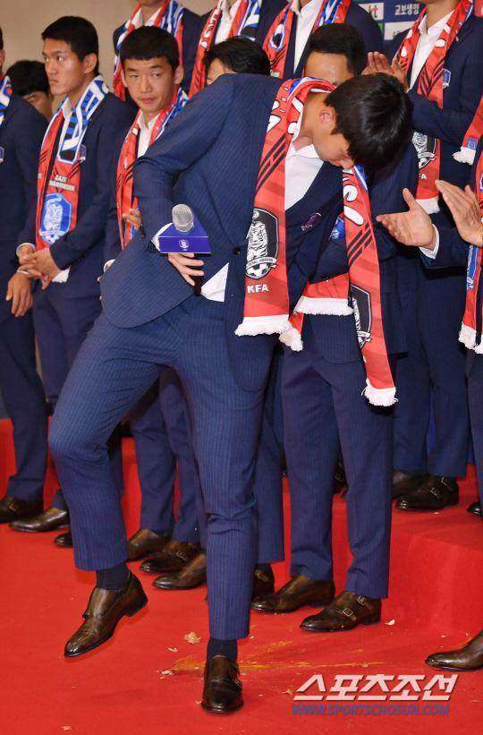 韩国队扔鸡蛋视频,韩国队遭扔鸡蛋是输了哪一场