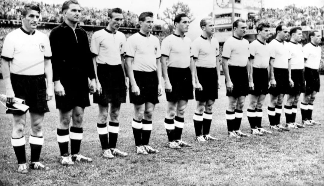 世界杯里的足球鞋,世界杯上的足球鞋