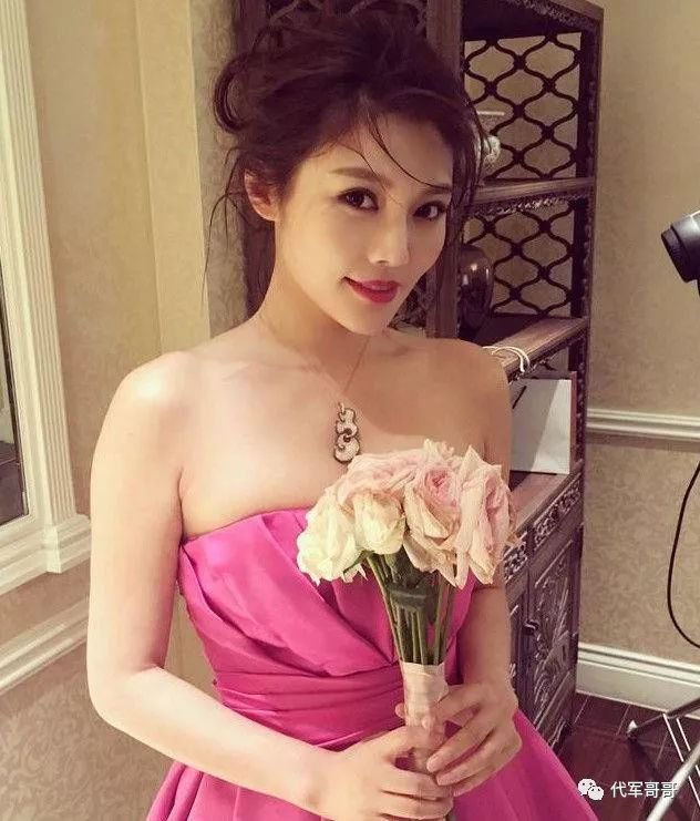 “宅男女神”驾到28岁身家过亿