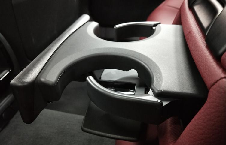 宝马5系和奔驰e和奥迪a6l怎么选,50万级别奔驰跟路虎怎么选