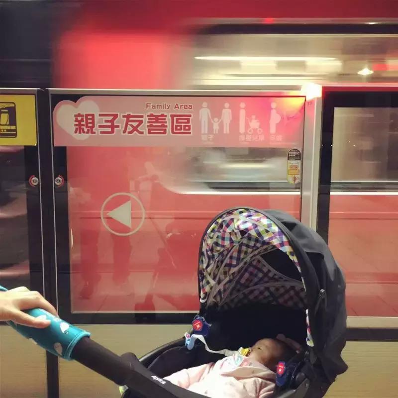 出门走到哪里都想带着孩子,没条件也要带孩子出去玩吗