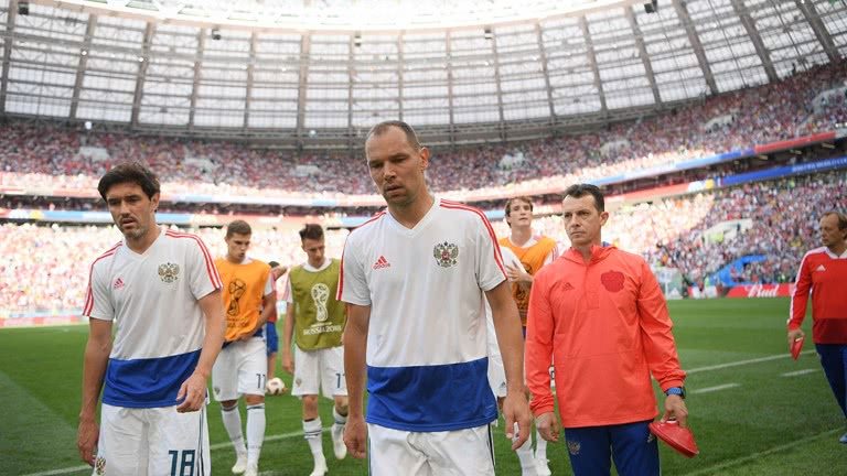 世界杯最佳进球？俄罗斯队铁卫上演“蝎子摆尾式”乌龙球