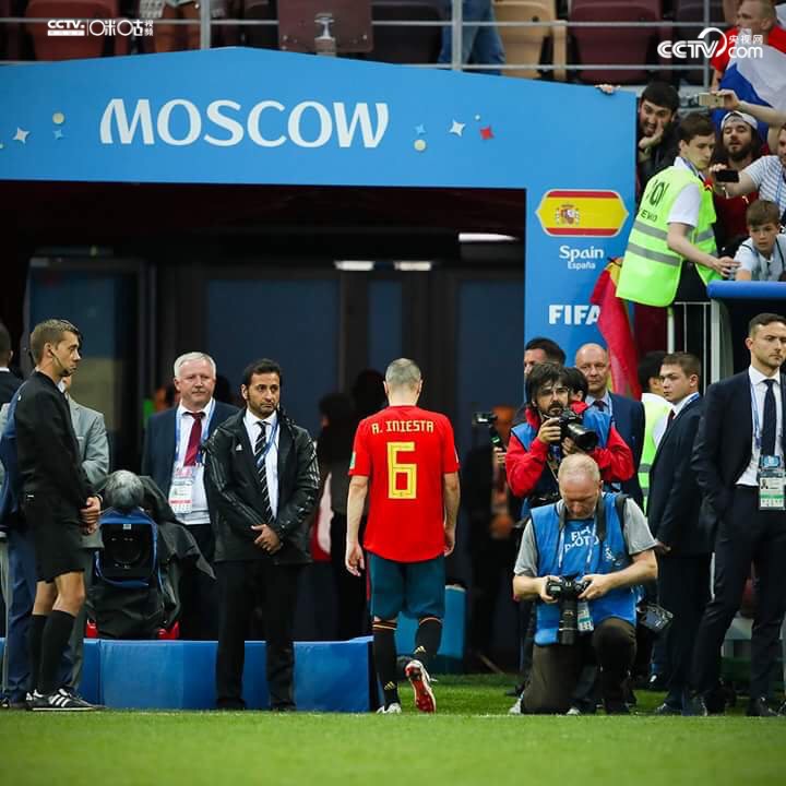 西班牙伊涅斯塔退役,西班牙出局