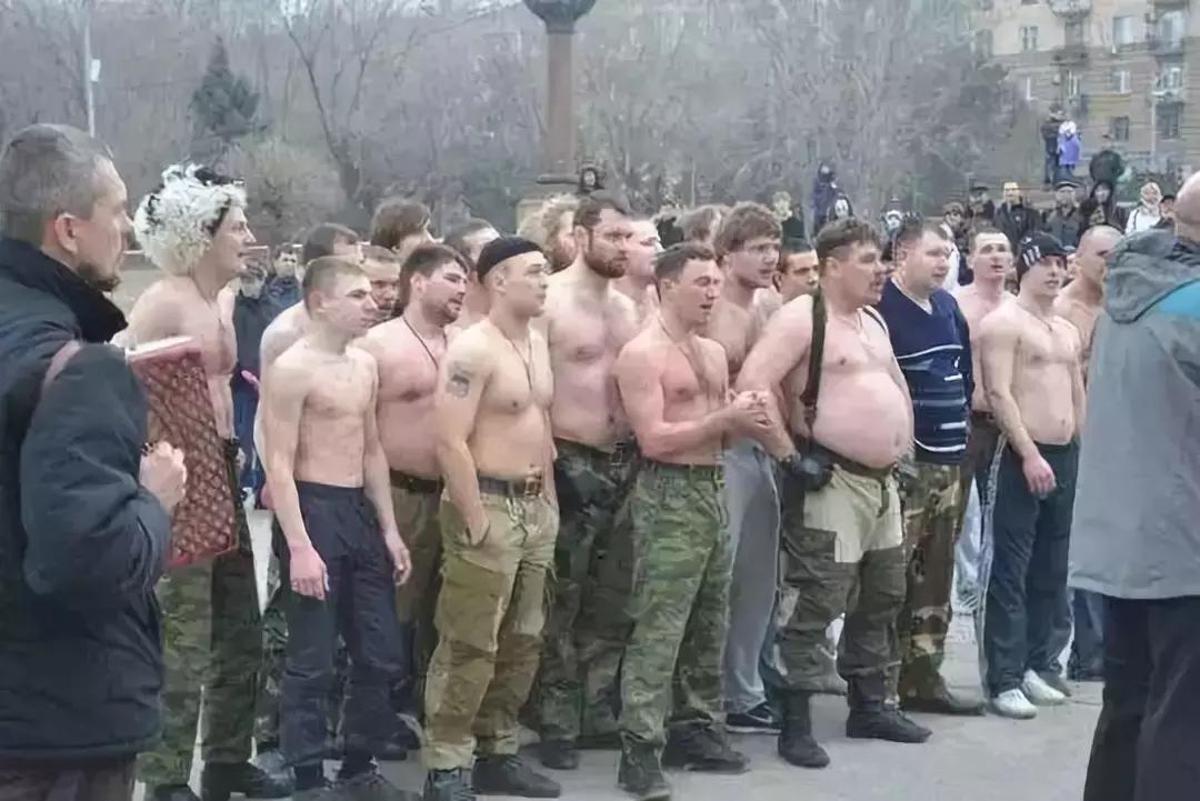 为什么俄罗斯的人喜欢穿阿迪,俄罗斯人为什么都喜欢穿阿迪