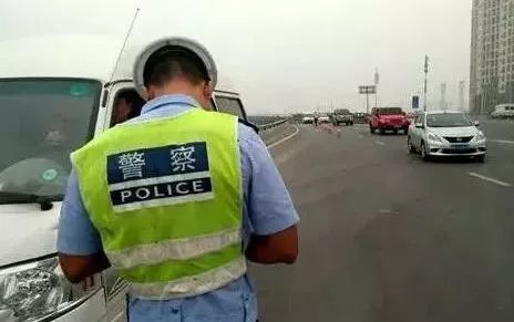 车内有挂件要罚款扣分吗,车内挂吊坠到底罚款不罚款