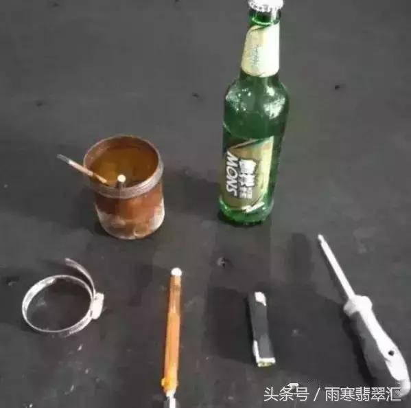 月薪3000小伙拿啤酒瓶做出上亿帝王绿手镯送女友,骚年好手艺!
