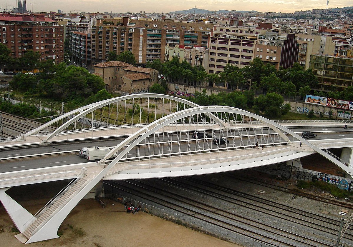 圣地亚哥卡拉特拉瓦躯扭大楼介绍,建筑史中的建筑大师