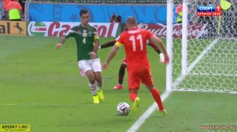 真摔？假摔？足球场上的独特艺术，C罗内马尔苏牙谁是假摔王？