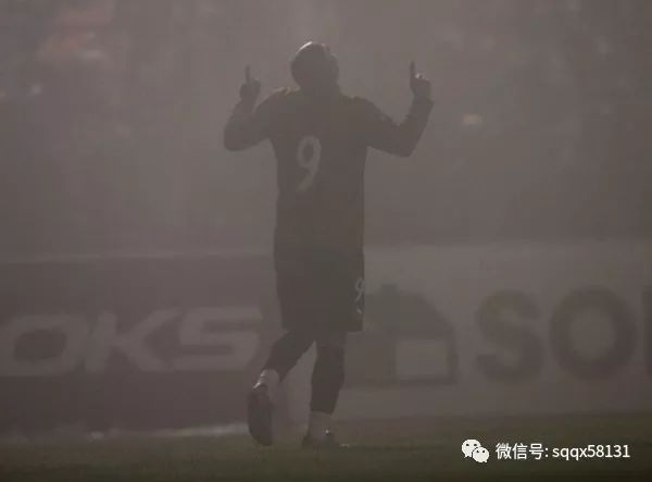 足球比赛遭遇极端天气怎么判罚,足球比赛遇到恶劣天气会被中断么