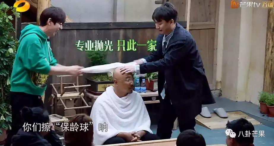 哈哈哈看徐峥的超话笑到头掉：哥哥头发都没了，他只有我们！