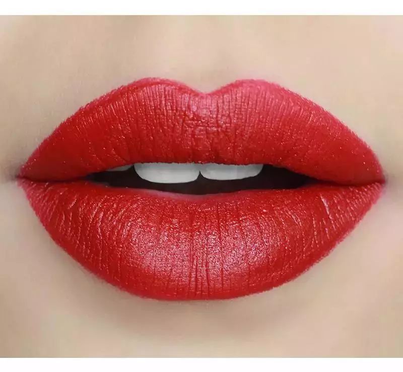 唇釉口红两支,唇釉和口红收纳一大堆