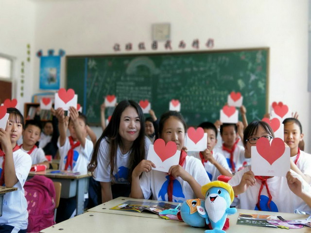 灾区贫困儿童没鞋穿,贫困山区孩子没有鞋子