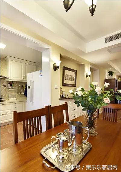 整个装修最喜欢的就是柜子的设计,年入500万的家庭都怎么装修