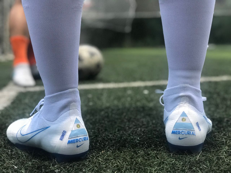 enjoyz足球鞋,看足球鞋就怦然心动